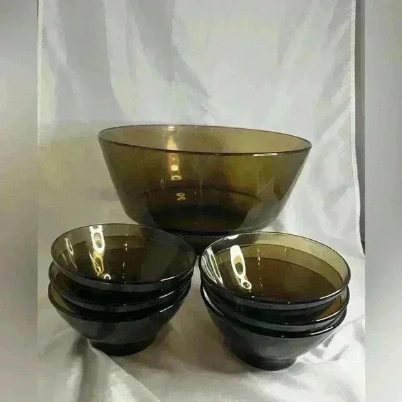 Vereco, France, Lg Salad bowl with /6 smaller  bowls - Picture 3 of 3